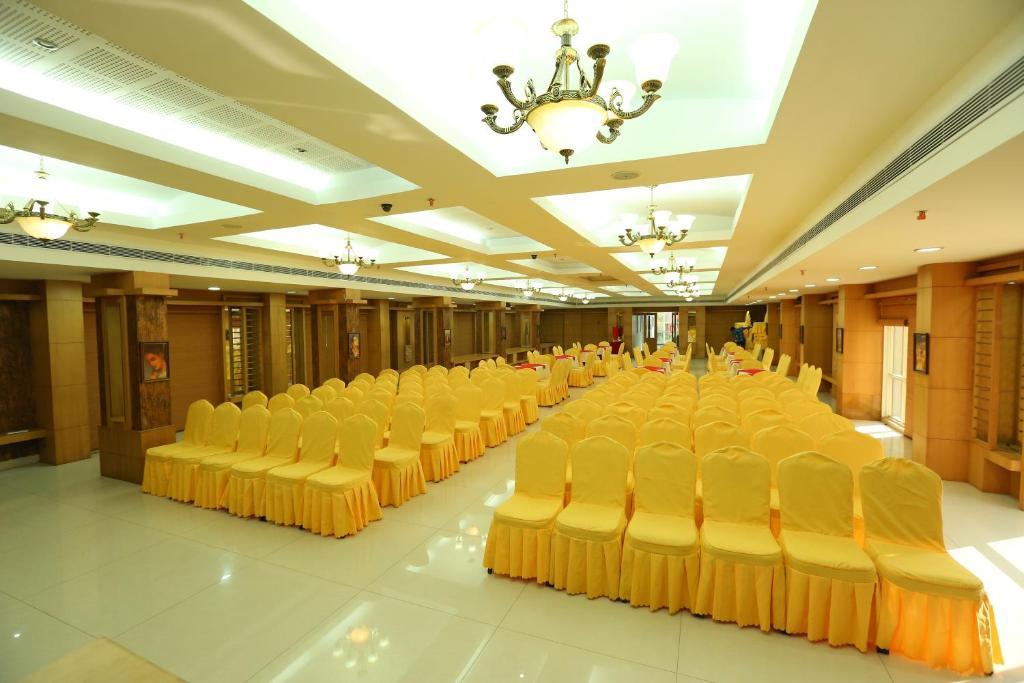 Pattom Royal Hotel Тривандрум Экстерьер фото